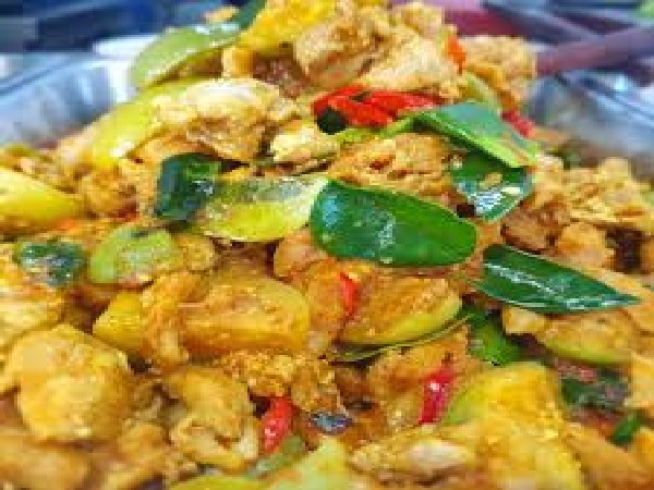 ไก่ผัดพริกแกงใต้